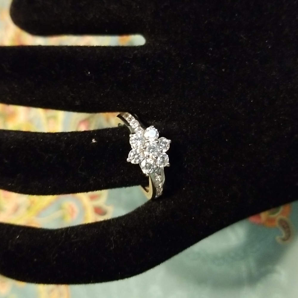 Genuine swarovski zirconia ring